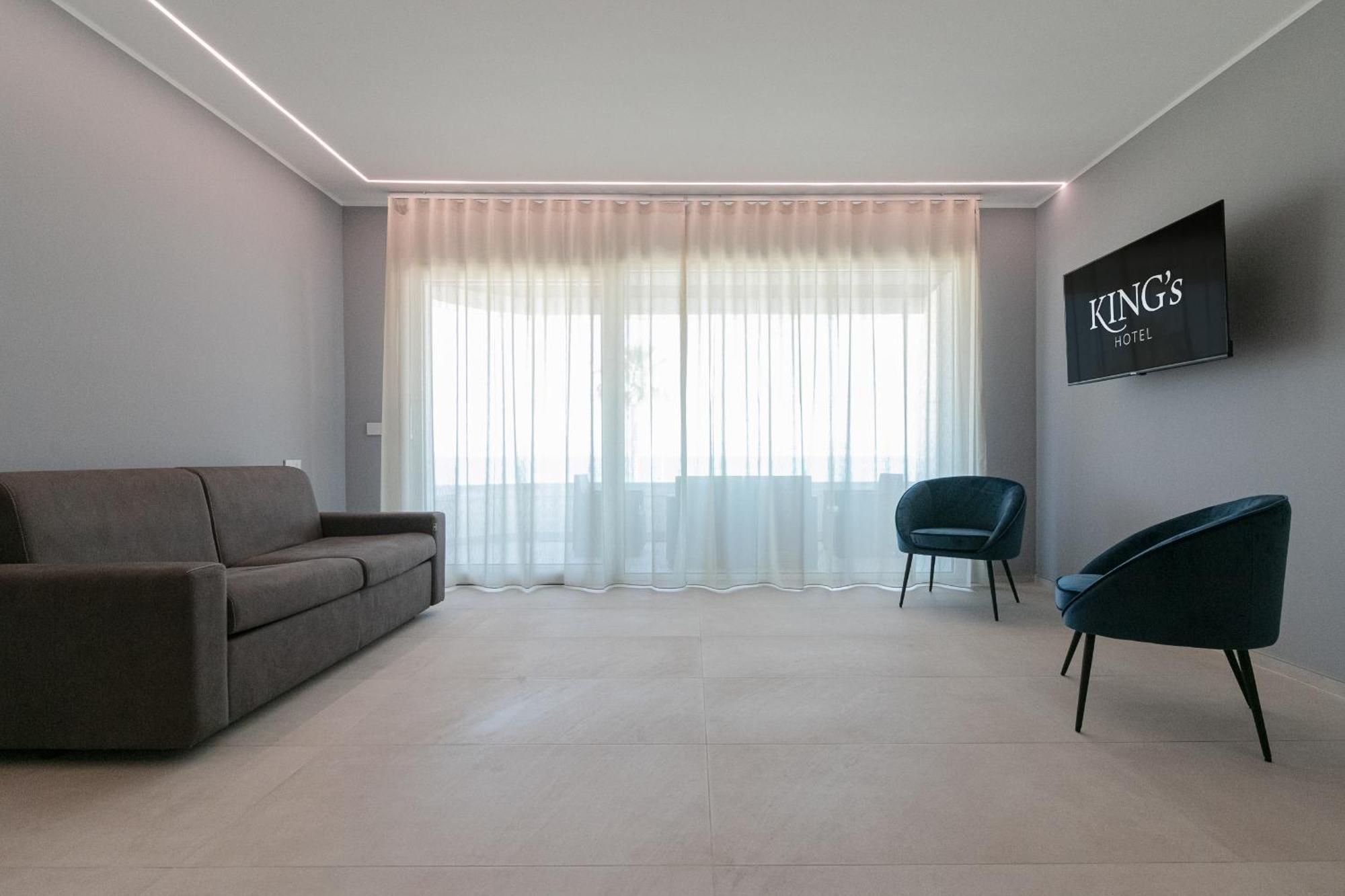 King'S Rooms Termoli Bagian luar foto