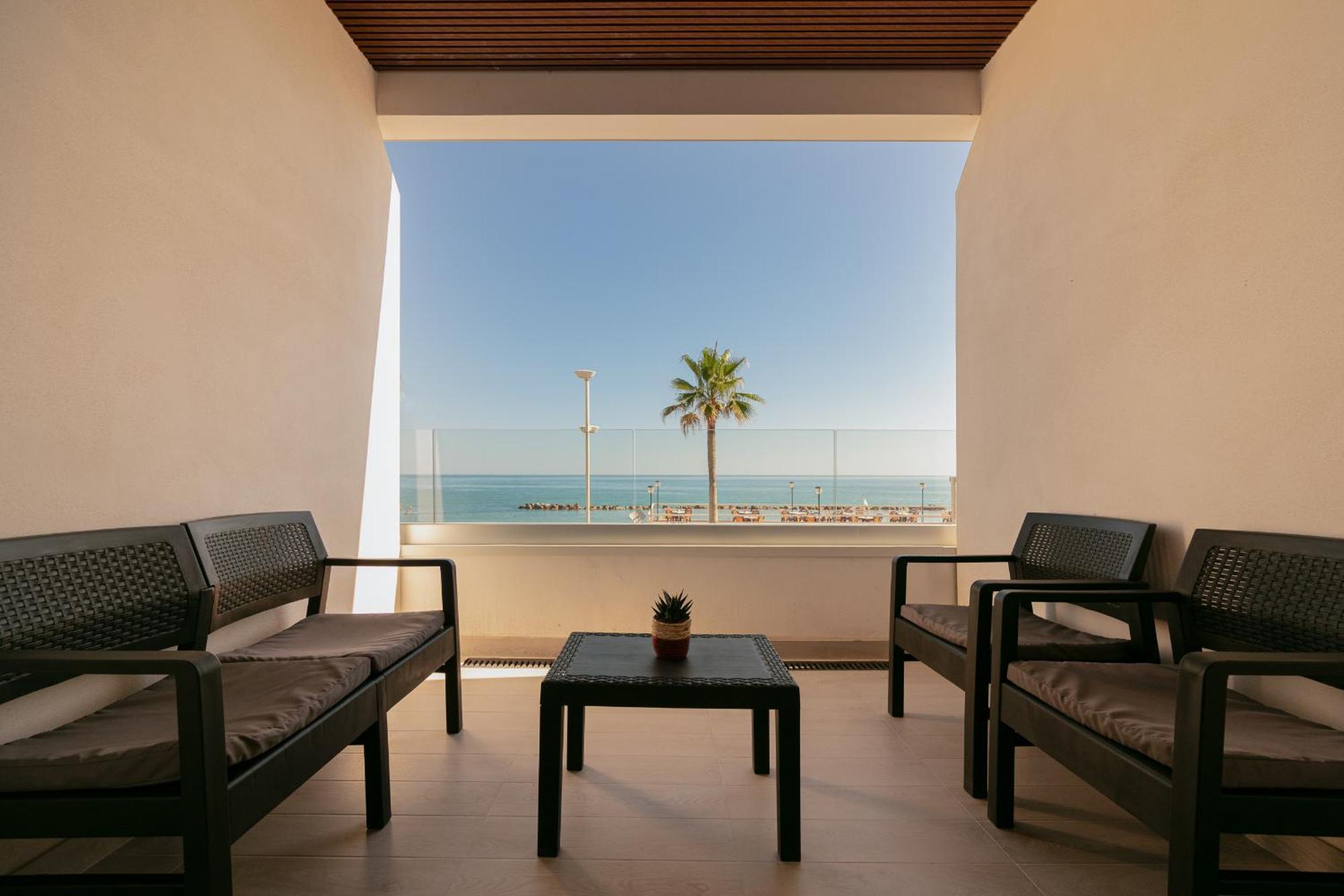 King'S Rooms Termoli Bagian luar foto
